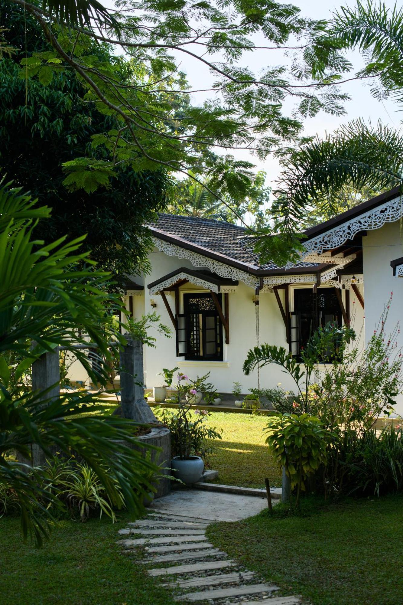 Roots Retreat Hotel Unawatuna Bagian luar foto